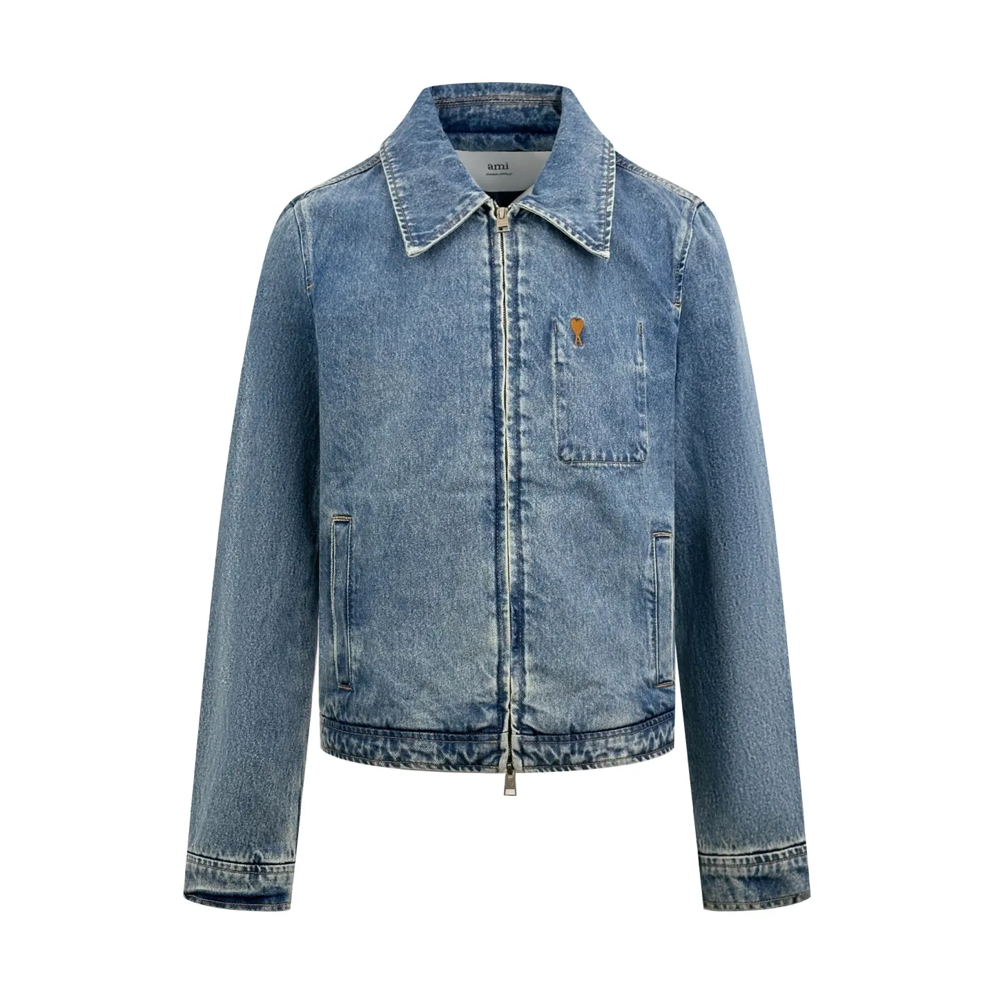 AP 265 Ami Paris embroidered denim jacket. Customized French mist washed denim. Stiff and stylish. Comfortable and soft. Made of distressed matte blue. The color is clear and elegant. Comes with soft light filter. Gold Brown love logo embroidery on the chest pocket looks like a gilt luxury seal. Low-key brand recognition. Vertical pockets on both sides hide practical ingenuity. Hem and cuffs are neatly trimmed with top-stitched edges. Retro workwear style is natural. The low-key decoration of the Cowhide Leather card on the back reveals French craftsmanship in the details. French relaxation and street elegance coexist and blend, creating a calm and graceful elegant family style. Process 1: Using imported machine embroidery technology. Using advanced computer control systems and precision mechanical components to achieve Ami love embroidery work with high precision and smooth and delicate lines. Process 2: Stone grinding, light fermentation, peeling, bleaching and softening. The mutual friction between pumice and clothing causes wear and fading effects on the surface of the denim. The combination of pulling and bleaching allows the clothing to produce a certain texture and stretching effect while bleaching. Process 3: Fried snowballs. Fried salt. Specially prepared corresponding solution. Add a certain amount of dye. Soak the denim material in it to absorb the solvent. Then scrub and dry to further fade and oxidize. Accessories: Customized 1:1 Ami zipper. Customized 1:1 Ami I-shaped buckle. Customized 1:1 Ami. Cowhide Leather playing cards customized 1:1 Ami trademark version: loose version Size: S M L XL Style number: BB 877